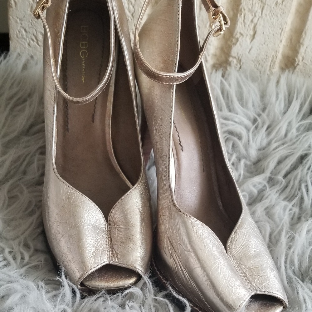 Peep toe metalic heel
